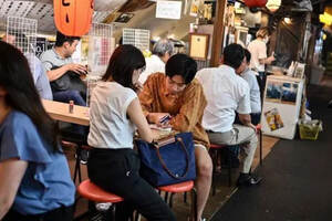 日本的“酒吧”不止卖清酒！第一次体验“日本夜生活”，别闹笑话