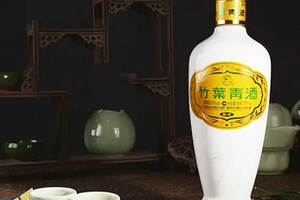 中国第一养生保健酒-竹叶青酒，瓷瓶老酒可喝可存，口感没得说