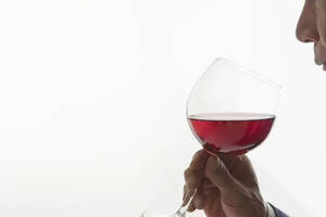 大头品酒：简单的几步教你如何鉴别红酒的好坏！