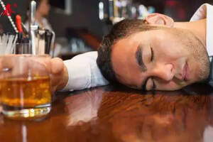 为什么有人可以千杯不醉，酒量真的可以“练”出来吗？