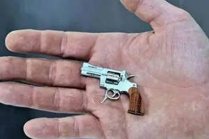 世界上最小手枪只有5.5厘米，却卖约260万人民币