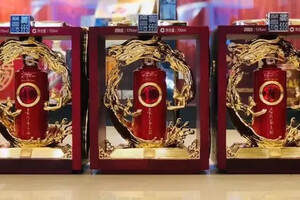 茅台国庆70周年大庆典纪念酒市场价已到128888元一瓶