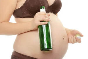 怀孕能喝葡萄酒吗？（怀孕能喝葡萄酒吗?前三个月）