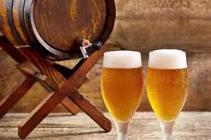 人生就像三杯酒：啤酒、红酒和白酒