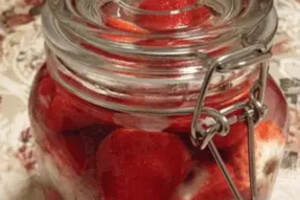 唐三镜果酒技术：草莓酒怎么泡，草莓酒的做法