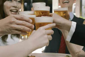 每天喝多少酒为适量？白酒、啤酒、红酒的适量到底是多少