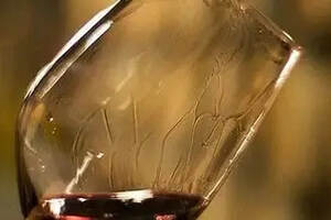 深度品鉴，如何解读葡萄酒的挂杯现象？