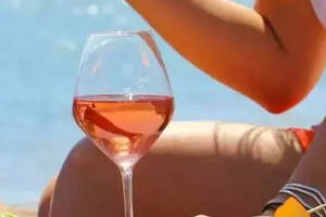 这个夏天，桃红葡萄酒最in！
