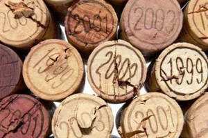红酒的软木塞颜色说明了酒的品质？