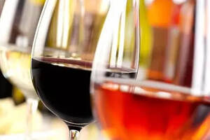 哪些产区的葡萄酒酒精度低？哪些产区的酒精度高？