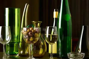喝这么多酒，葡萄酒瓶为啥是绿色的你知道吗？