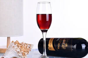 小金貂古堡干红葡萄酒源自法国波尔多精心诚酿