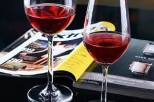 用什么杯子品尝葡萄酒才是正确的？
