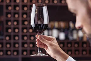 自酿葡萄酒与进口葡萄酒的区别（自酿葡萄酒与商业葡萄酒的区别）