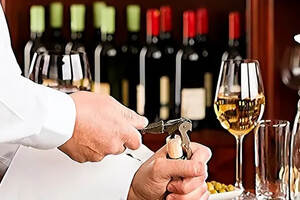 葡萄酒品鉴：6种不同类型的葡萄酒刀及正确使用方法，一定要知道