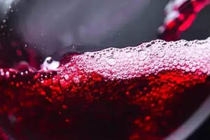 干红葡萄酒出现气泡，是酒质变坏了吗？