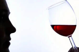 品鉴葡萄酒其实很简单，就是这几个要点，学会了你也是品酒师