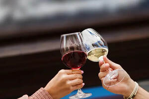 涨姿势：红葡萄酒和白葡萄酒哪个对身体好？