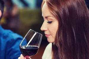葡萄酒香气是靠嗅觉识别，本是无声，为何称其为葡萄酒的声部呢？