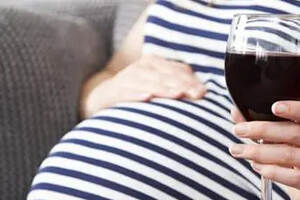 研究称女性怀孕期间喝酒会改变孩子脸型