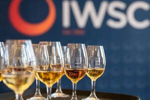 口粮酒登顶IWSC国际大赛，金奖世家汤玛丁再创传奇！|富隆酒业