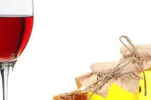 葡萄酒可不只有喝，它还是祛痘的好帮手