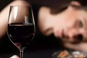 晚饭喝红酒，能大量排出身体内这种有害的东西！