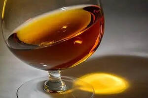 威士忌和干邑有什么不同？怎么分辨两者？