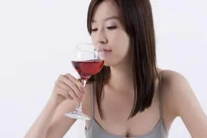 女生例假可以喝葡萄酒吗？这下有答案了