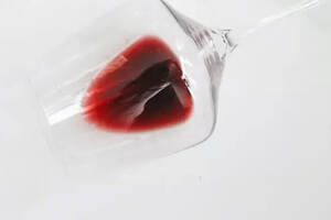 淡定，葡萄酒出现沉淀物是正常现象