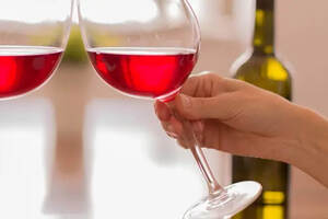 红酒能有效预防脑血栓、心肌梗塞等疾病吗？
