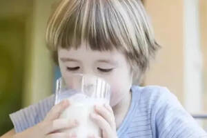 澳洲牛奶怎么喝对孩子好？选全脂还是低脂，今天这篇说明白了...