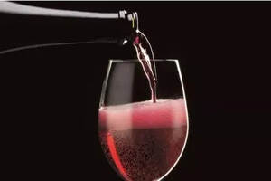 刚开始喝酒，有哪些喝起来比较甜美好喝的红葡萄酒？