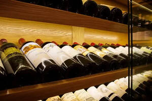 富豪都爱的葡萄酒收藏和投资，普通人应该怎么买？