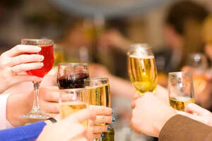 酒的社交文化，如何让自己成为酒桌上最受欢迎的人！