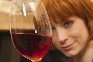 学会品尝红酒不但是一种日常餐饮习惯，也是一种消费文化的体现