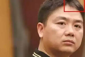 刘强东34岁一夜白头，王健林被告222次你知道大佬们曾经有多惨？