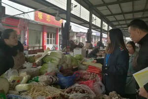 崇州市市场质量监管局检查节前农村食品安全