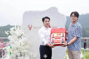 奥兰酒庄x瑾瑜白鹿堡首次合作，联名月饼礼盒正式发布