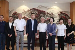 五粮液董事长李曙光率队拜访中国质量协会