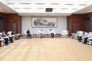 李静仁与香港茅台之友协会代表团座谈