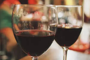 二氧化硫在葡萄酒中的作用是抑菌和抗氧化