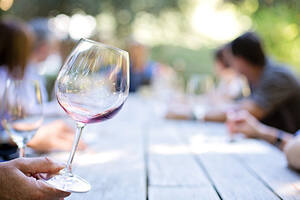 葡萄酒的侍酒与配餐是怎么样的呢？