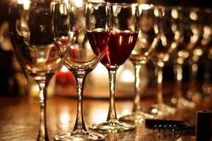 葡萄酒对橡树的情有独钟，你了解葡萄酒吗