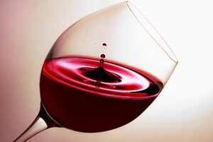 哪位朋友们是比较熟悉了解红葡萄酒的制作方法呢？
