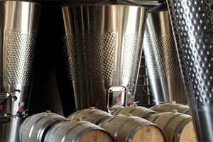 法国用葡萄制作什么酒-法国葡萄酒是怎么酿造的