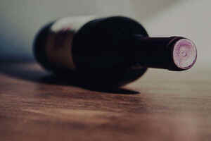 正确认识葡萄酒的挂杯,葡萄酒挂杯的现象说明了哪种情况