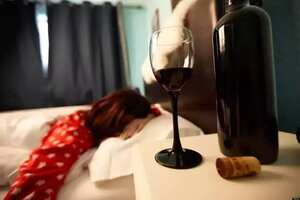 酒百科：睡前喝一杯提高睡眠质量？