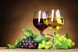 第一次喝葡萄酒，为何会感觉又酸又涩呢？