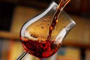 红酒中有二氧化硫正常吗（红酒中含有二氧化硫正常吗）